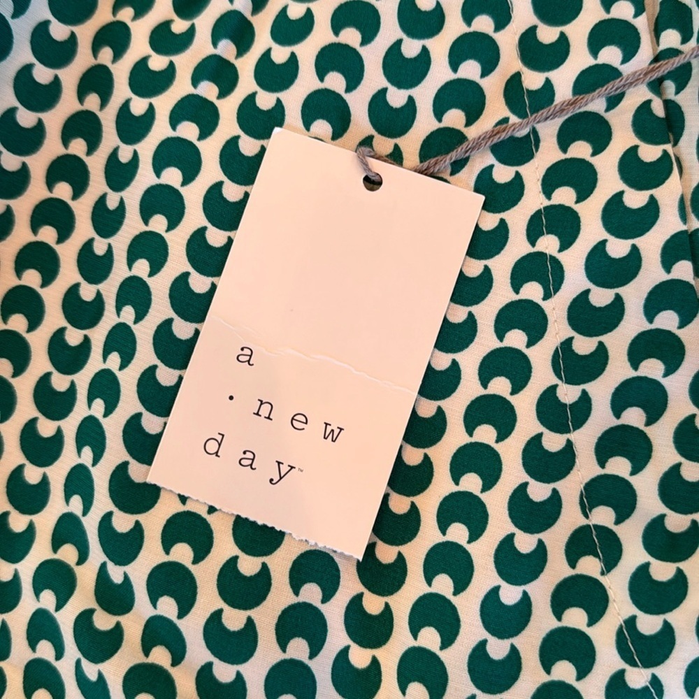 a new day • green & white pattern • size XL - Picture 2 of 6